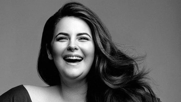 Тес Холидей - пищни извивки на показ