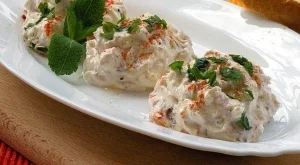 Катък с печени чушки и орехи