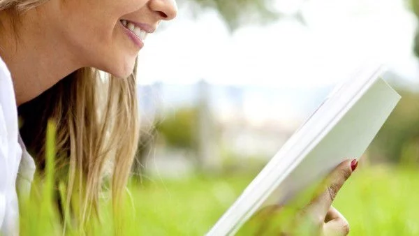 Млади български автори, дебютни романи на София диша