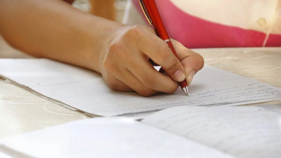 Бисери от матурите през годините: Яворов е имал и съпруга, и любовница, но умира твърде млад