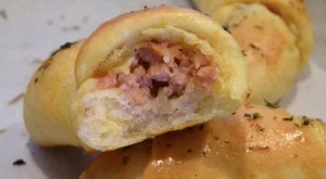 Кифлички с кайма