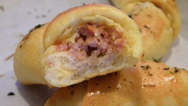 Кифлички с кайма