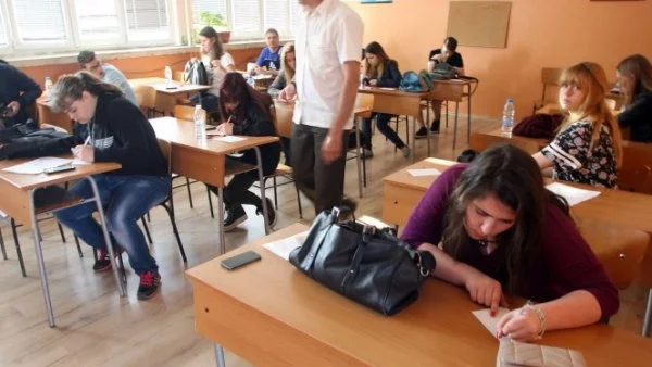 Ученически бисери от матурите през изминалите няколко години