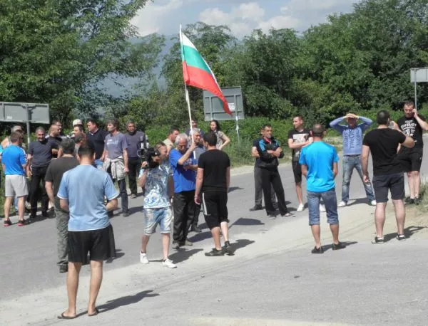 Протестиращите в Гърмен вдигнаха блокадата