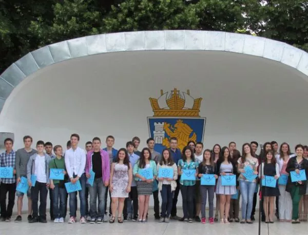 41 деца от бургарската математическа гимназия взеха стипендии за отличен успех