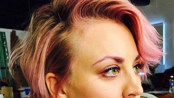 Кейли Куоко отново с розова коса