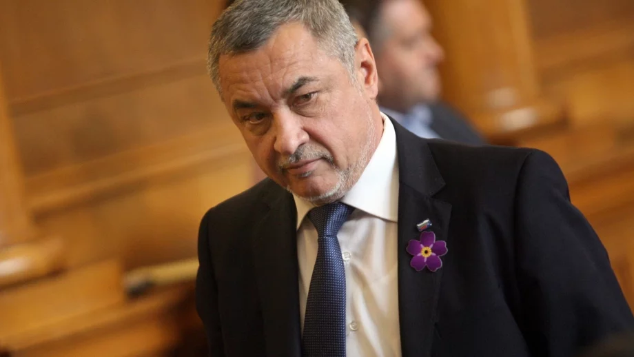 Валери Симеонов отива на съд заради акциите си срещу шума