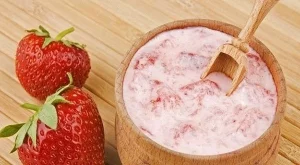 Подхранваща маска за коса с ягоди