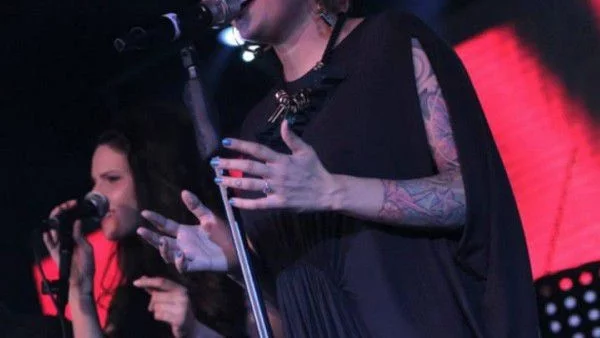 Рут Колева подгрява Лорин Хил