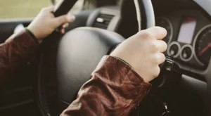 Начинът, по който държим волана, издава характера