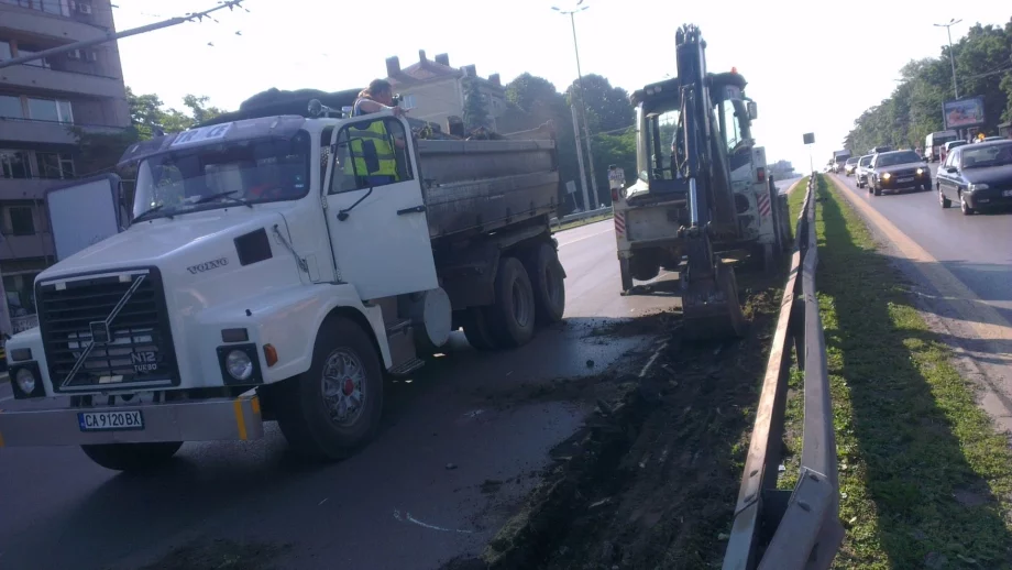 Огромно задръстване на "Цариградско шосе" заради ремонтите