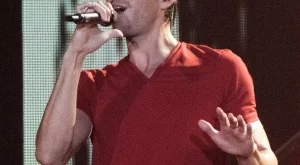 Билетите за Енрике Иглесиас печели...