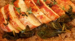 Киноа с пиле в маслено-винен сос 