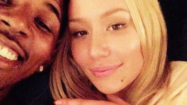 Иги Азалия се сгоди