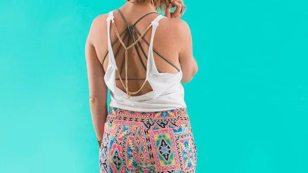 Превърни бялата си тениска в потник с верижки