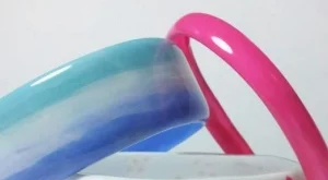 Свежа гривна от пластмасова бутилка