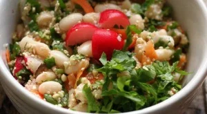Бобена салата със супер храни