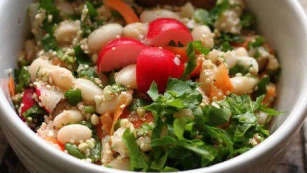 Бобена салата със супер храни