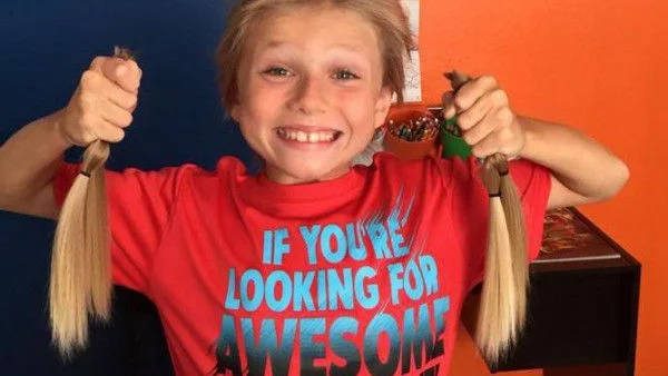 За пример! Момче си пусна дълга коса, за да я дари