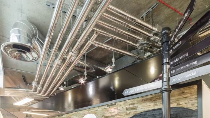 Разходете се из: Офисите на Warner Music