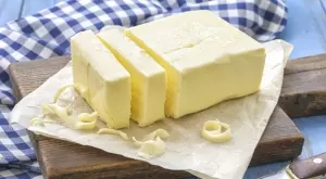 В две стъпки: Домашно масло с пармезан