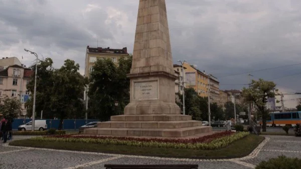 Издигнат е Руският паметник в София