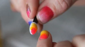 Омбре маникюр с апликатор за сенки