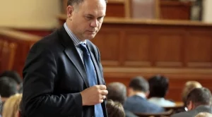 Кадиев за джиповете на горските: Танева лъже