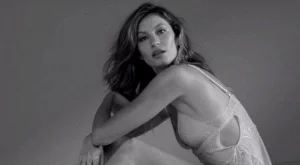 Жизел Бюндхен показа новите си модели бельо