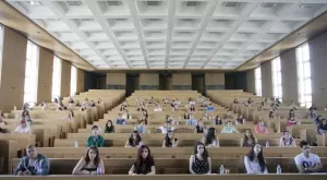 Университети ще дават хибридни дипломи на бакалаври и магистри