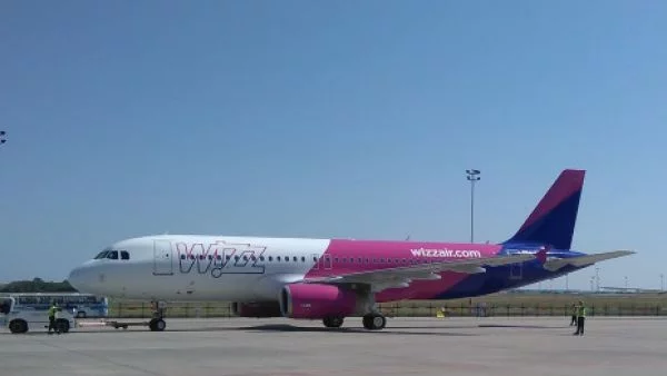 Кацналият аварийно в София самолет на WizzAir не можа да стигне до Болоня