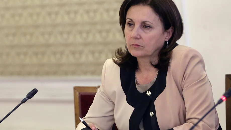 Бъчварова се похвали с неприет закон относно намаляване тежестта върху бизнеса