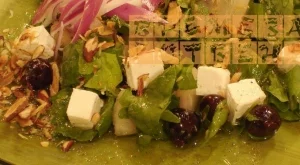 Салата със спанак и череши