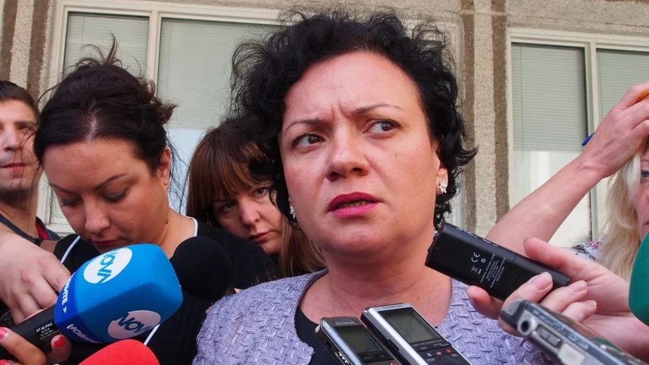 Василева: Новата санкция не е "глоба клошар", а "глоба вандал"