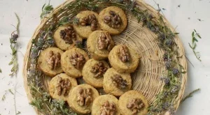 Маслени соленки с мащерка и орехи