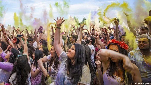  4000 дадоха цветен старт на лятото