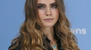 Кара Делевин: Майка ми е хероиново зависима