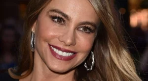 София Вергара с натуралния си цвят