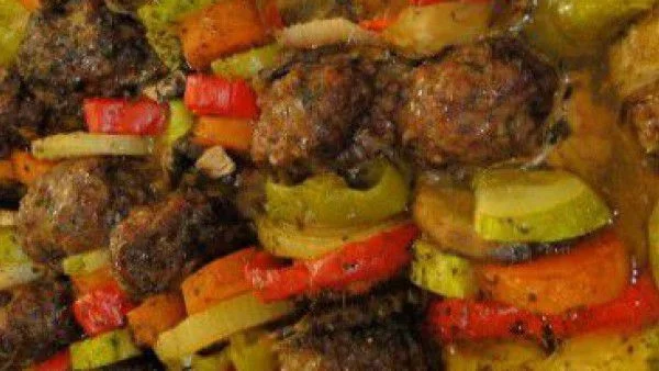 Печени кюфтета със зеленчуци