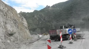 Влагат 400 000 лв. в изграждане на по-безопасен път в Кресна 