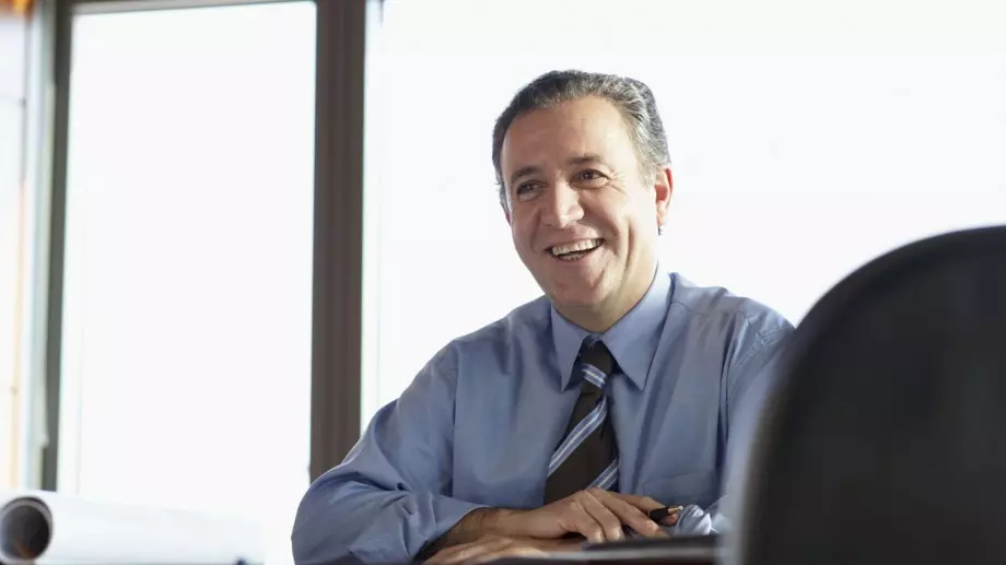 Виц на деня: Началникът и бай Иван