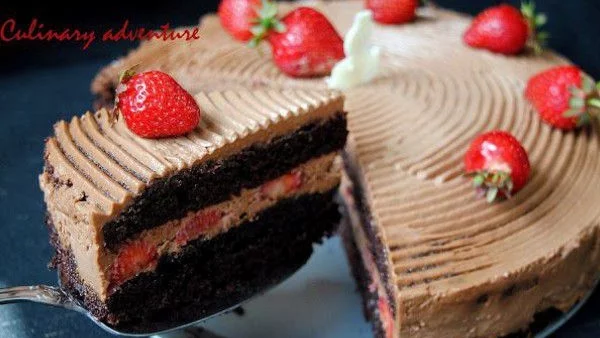 Бърза шоколадова торта с ягоди 