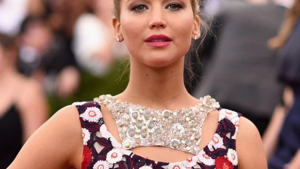 Дженифър Лорънс ще е женската версия на Брад Пит