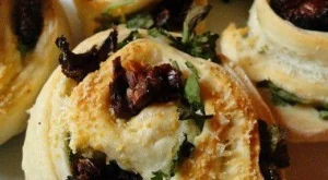 Питки със сушени домати и пармезан