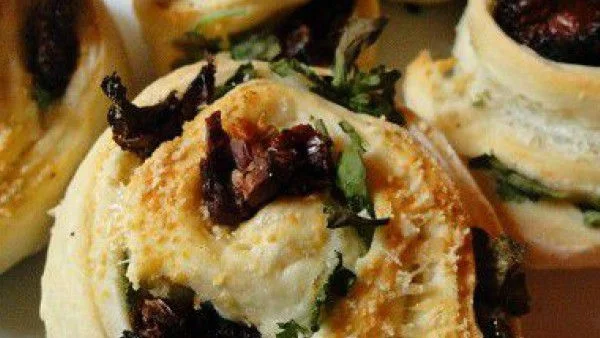 Питки със сушени домати и пармезан