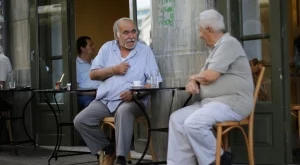 Гърция ядоса кредиторите с коледните добавки за пенсионерите 