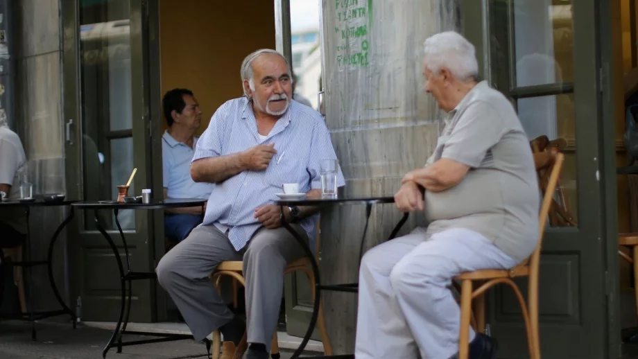 Гърция ядоса кредиторите с коледните добавки за пенсионерите 