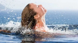 Лятна грижа за боядисаната коса