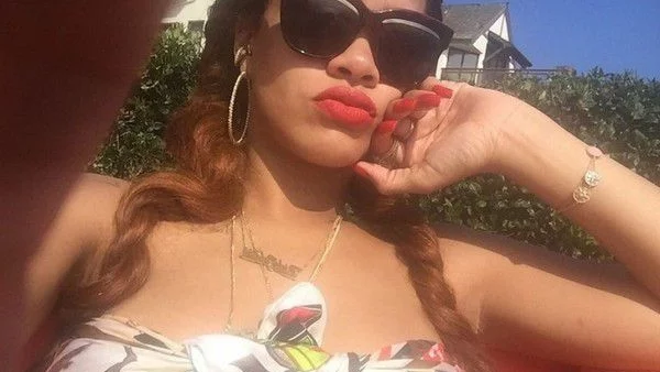 Вдъхновение от Риана: Бюстие от шал