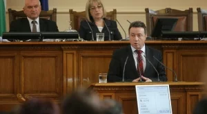 Стоилов: Помагайки на Гърция, помагаме по-скоро на кредиторите ѝ
